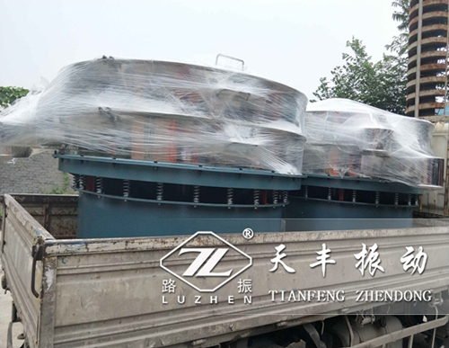 寧夏TS2000振動篩已發(fā)貨,丁經(jīng)理請注意查收！